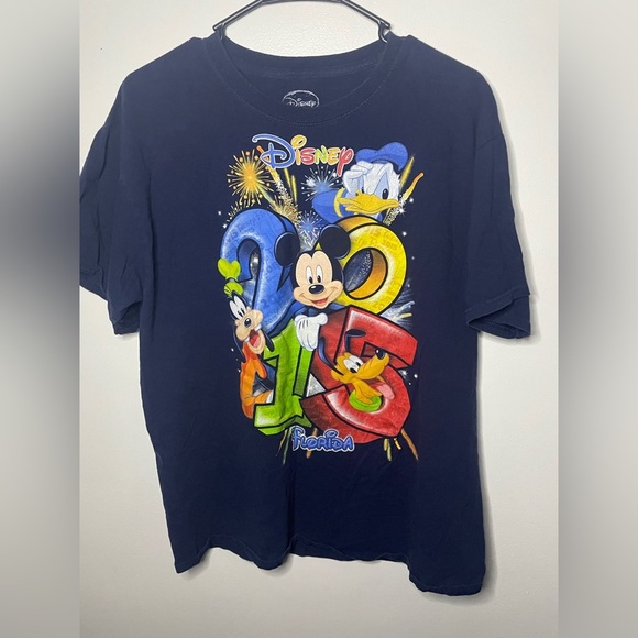 Vintage Disney/Mickey Mouse T-shirt 2015 size large - Picture 2 of 9